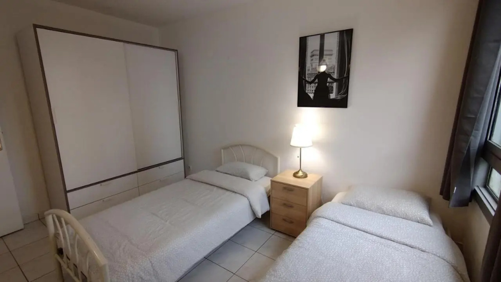 5 mn (450 m) walk Metro/La Defense/3BR/8Pers