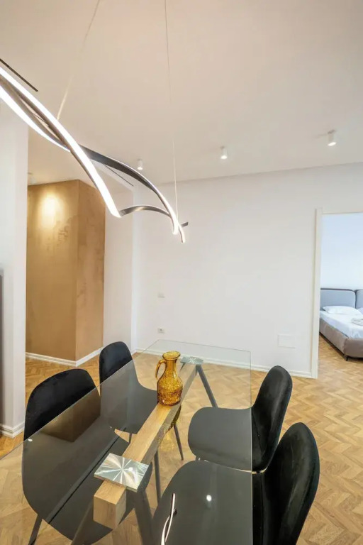 Tirent Apartment-Modern 1-Bedroom Stay Near Liqeni i Thatë