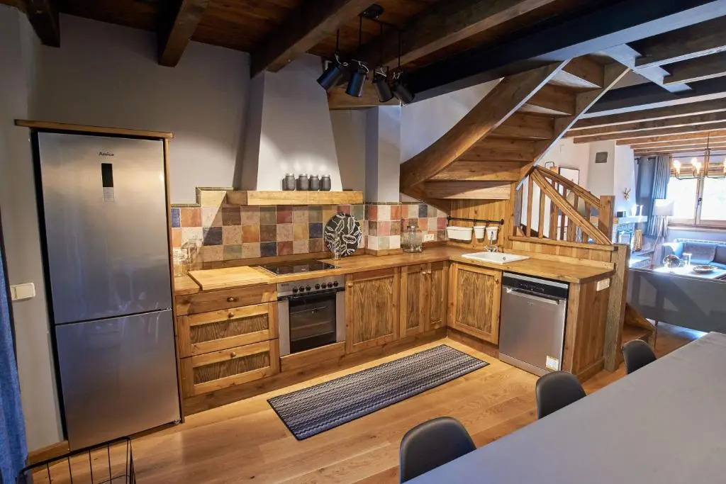 PRECIOSA CASA, NAUT ARAN, ALTO ARAN, GESSA, A 4 KM DE BAQUEIRA, 212 M2 wifi