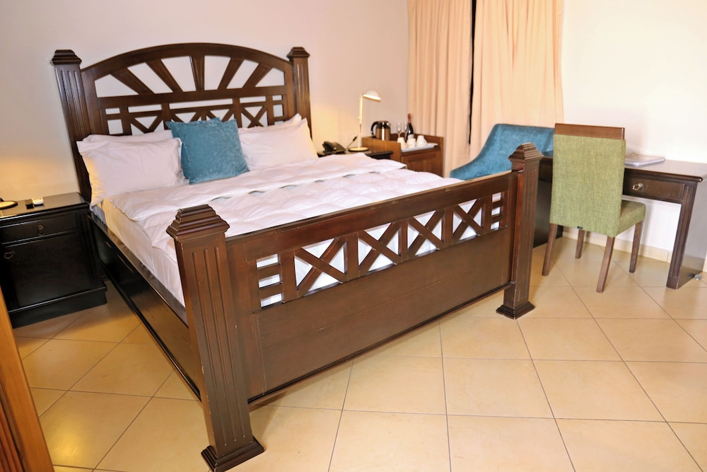 Village Courtyard Hotel