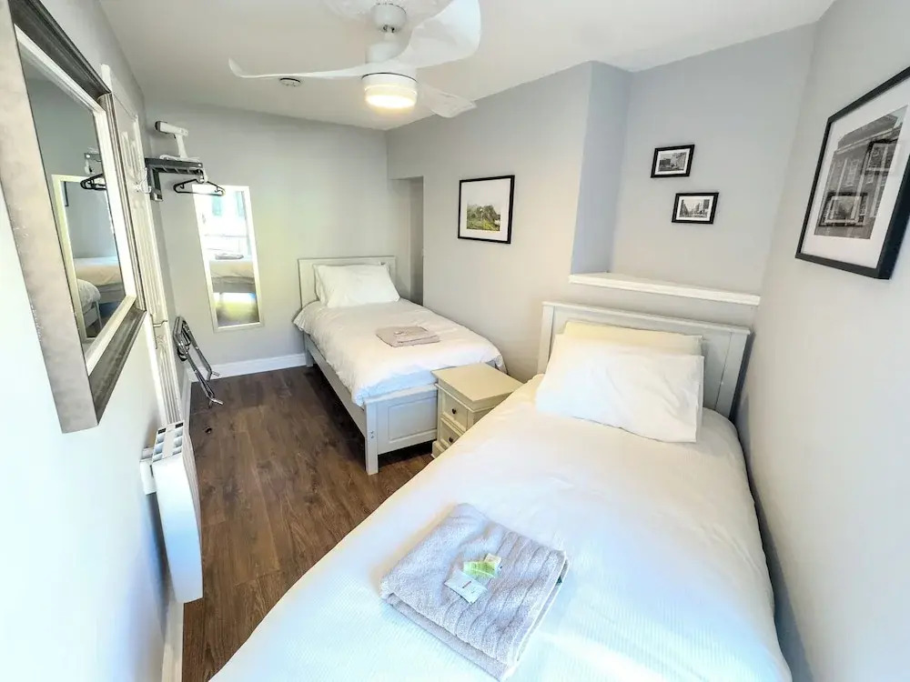 Molloy's Apartments