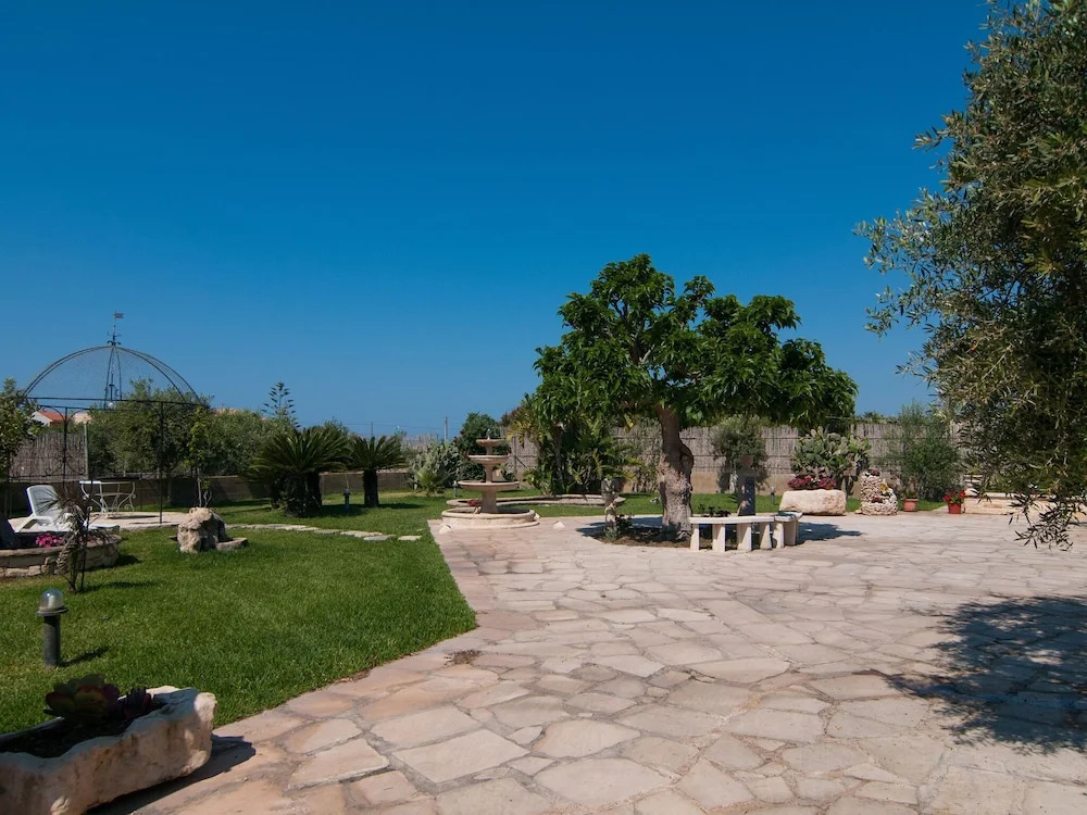 Vibrant Villa in Santa Maria del Focallo near Sea