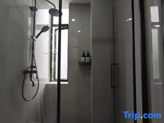 Guojin Hotel (Guangzhou Sun Yat-sen University South Campus Binjiang East Road Metro Station Branch)