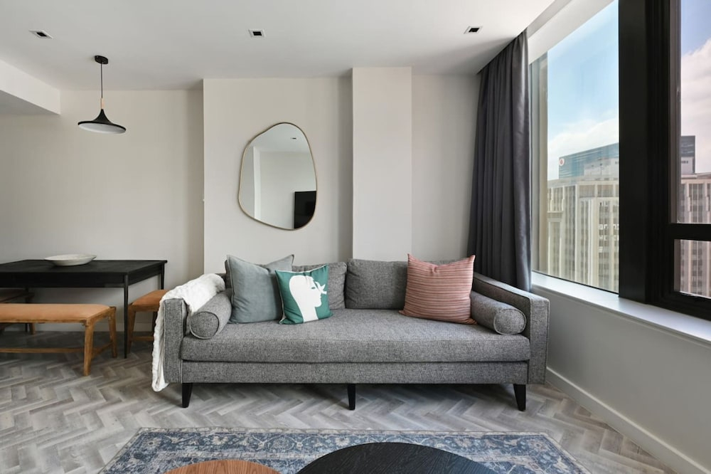 15th-floor 2-bed Panoramic City Views Modern Living
