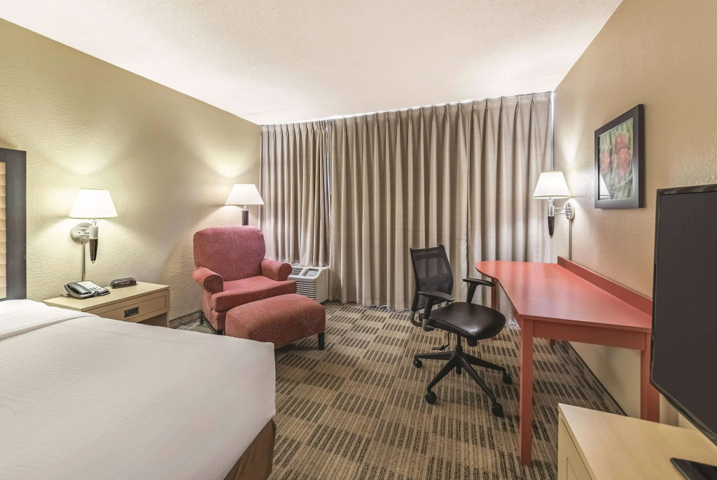 Ramada Inn by Wyndham Fairfield NJ