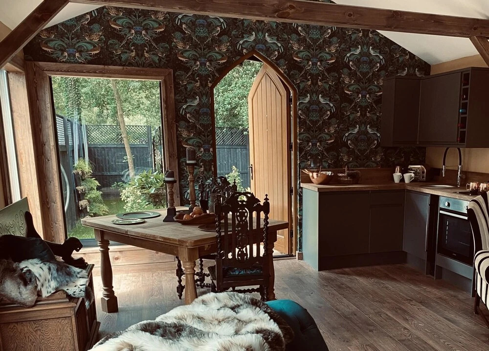 Unique Luxury Cabin Next to Ancient Woodland
