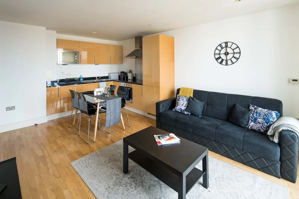 Immaculate 1-bed 1-bath Apartment in London Area