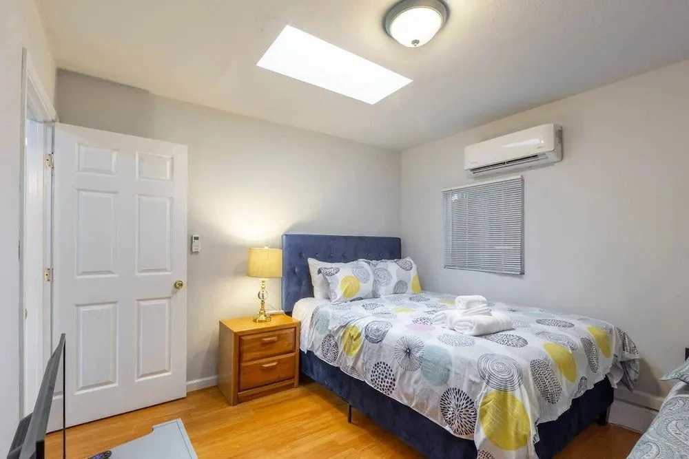 Marbella Lane - 2BR Guest House Dtwn RWC Pking