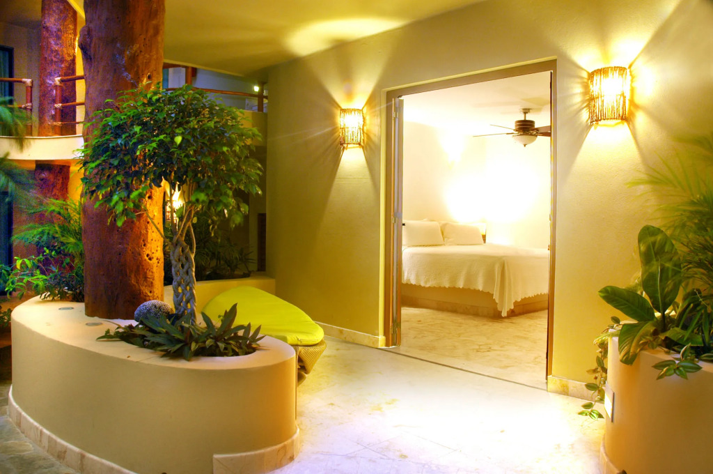 Maya Villa Condo Hotel and Beachclub