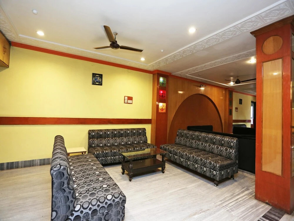OYO 15468 Hotel Sharda
