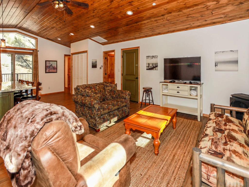 Snow Crest Cabin - 1909 by Big Bear Vacations