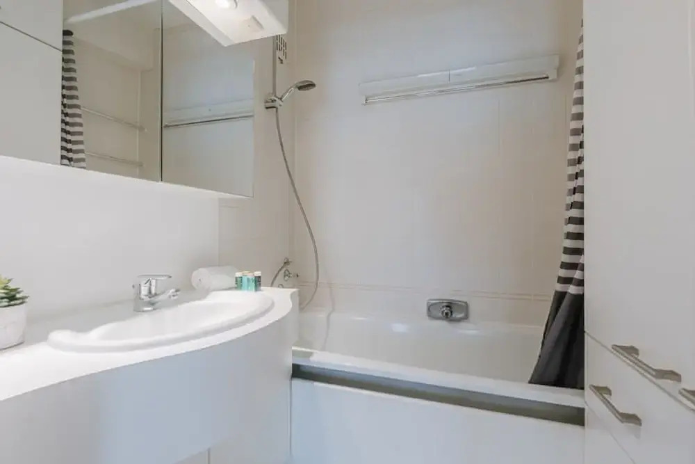 Beautiful Seaview Apartment With Private Garage
