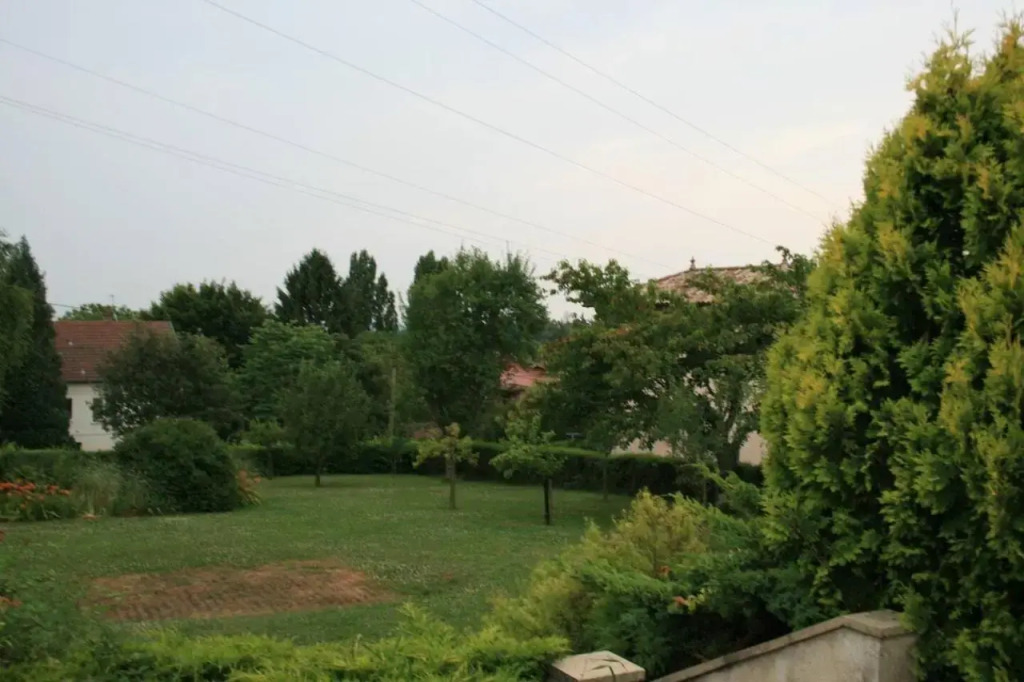1 Bedroom House 20min Walk To Centre in Tournus (Adults Only)