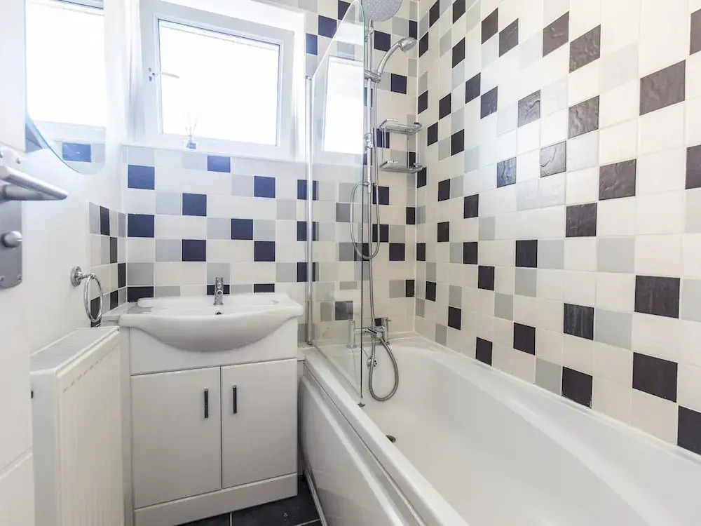 Recently Renovated 2BR Flat in South East London