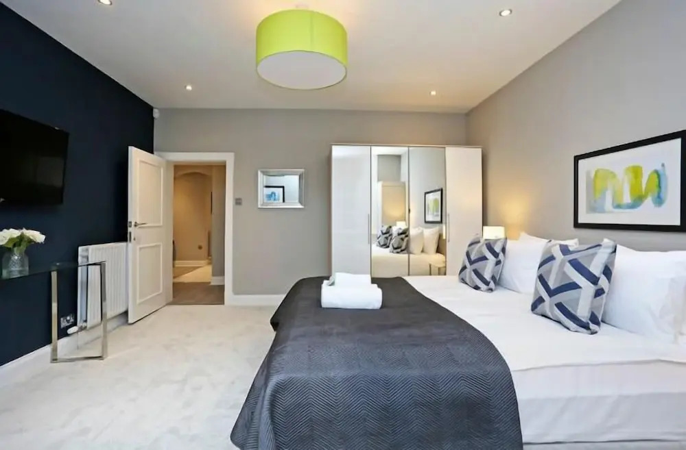 Private Entrance Apartment In New Town