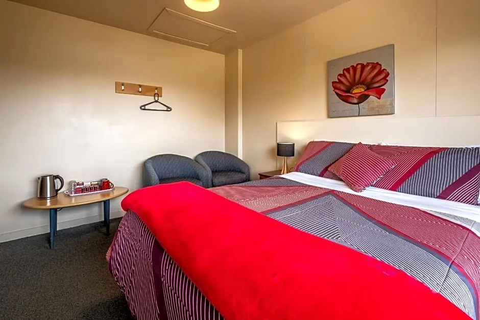 Kakapo Lodge