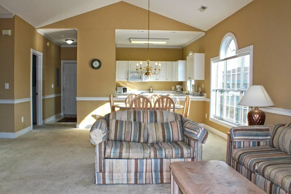 Comfortable & Spacious Villa at Myrtlewood