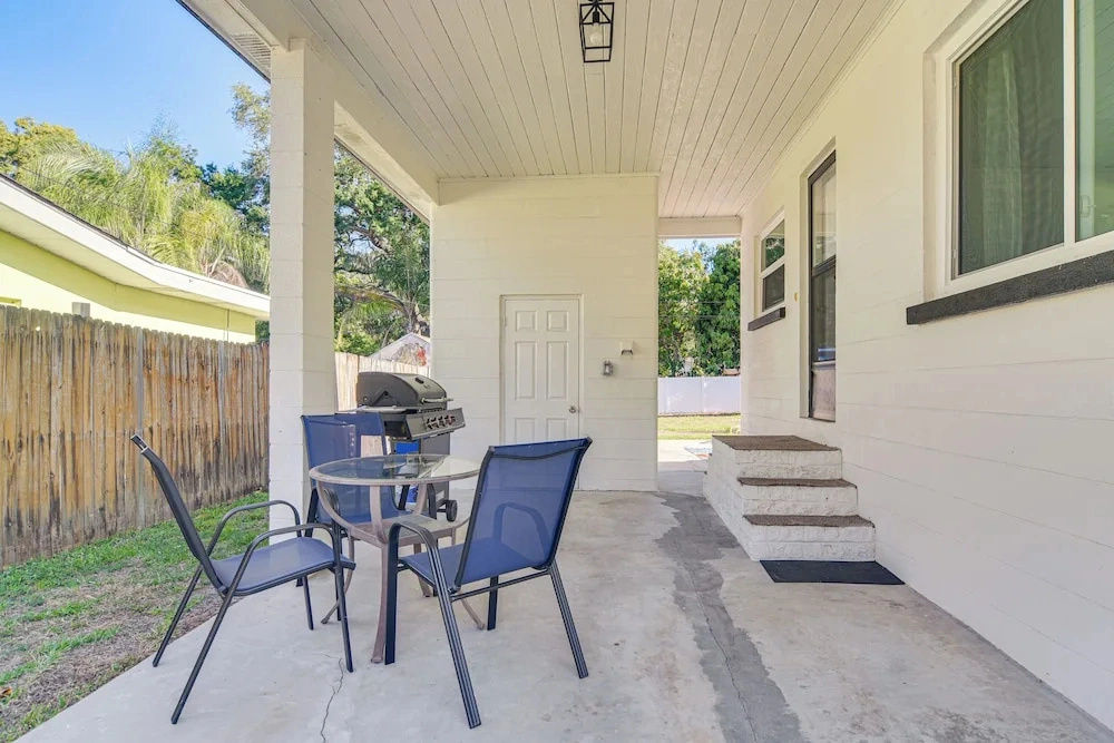 Beach-hop, Bike & Bbq! Clearwater Home w/ Yard