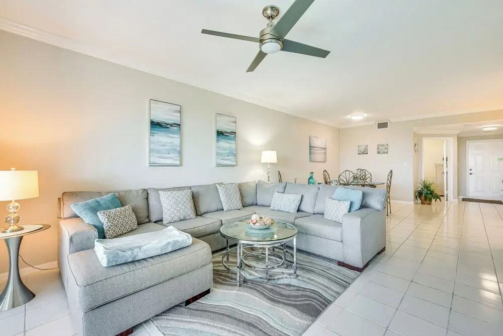 Sleek Naples Condo w/ Balcony: Snowbirds Welcome!