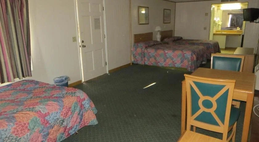 Pine Crest Motor Lodge