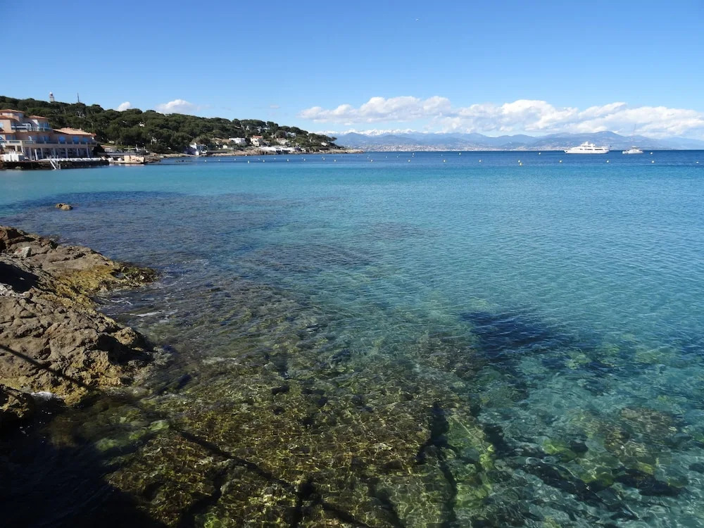 Waterfront Apartment Cap d'Antibes