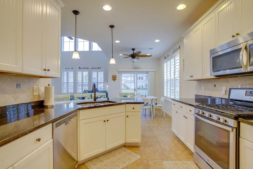 Shuttle to Beach: Millville Townhome w/ Porch