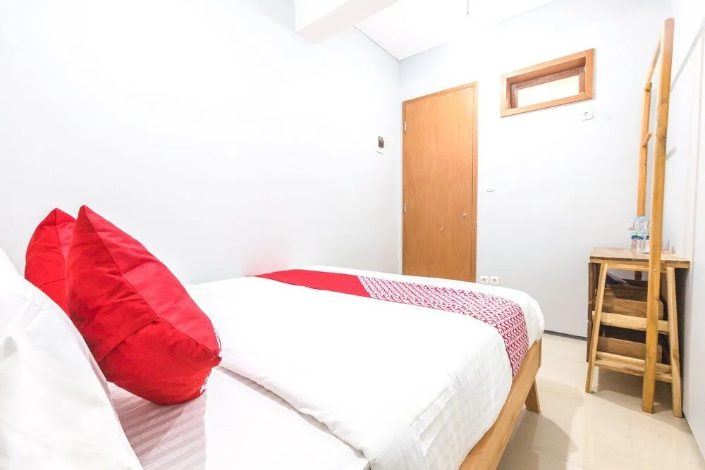 OYO 506 Moes Residence