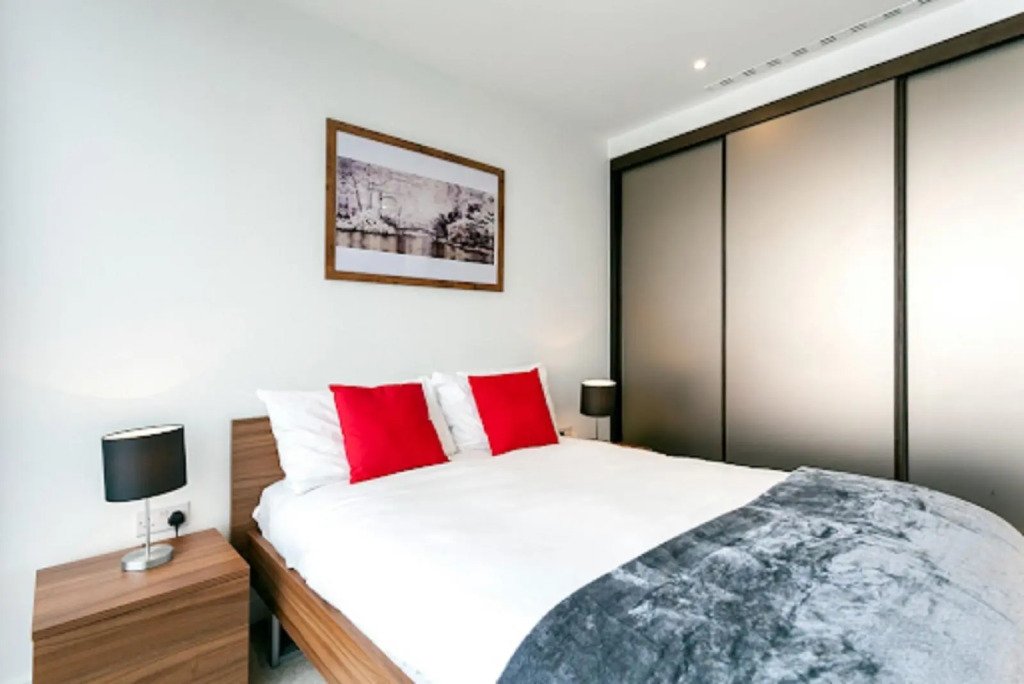 Premium One bedroom apartment City Road Basin