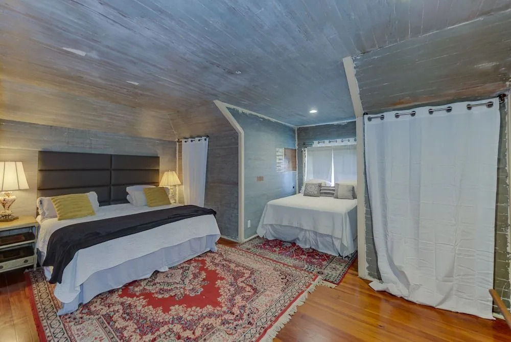 Oak Hall Mansion and Boutique Hotel