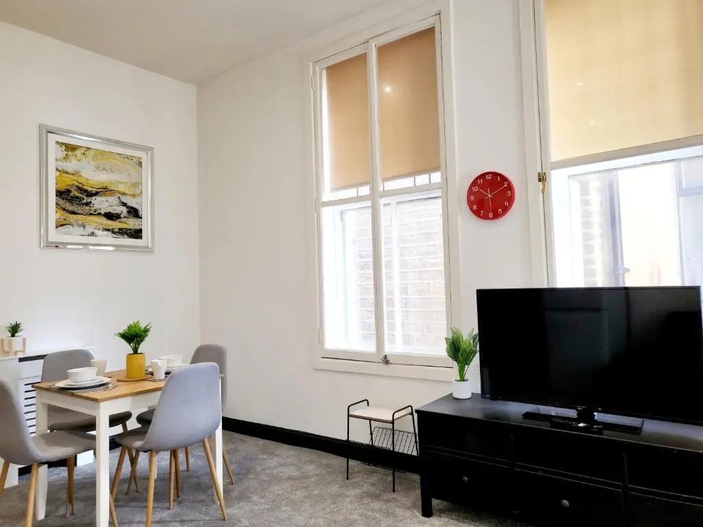 Central 2bed Apartment w/parking