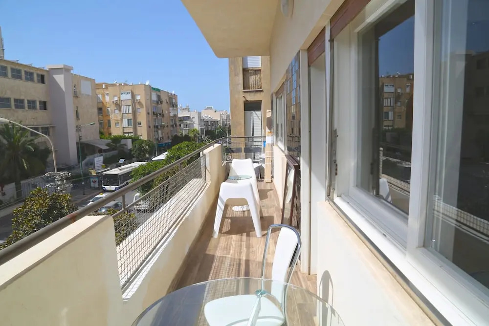 Holyguest - Ben Yehuda 218