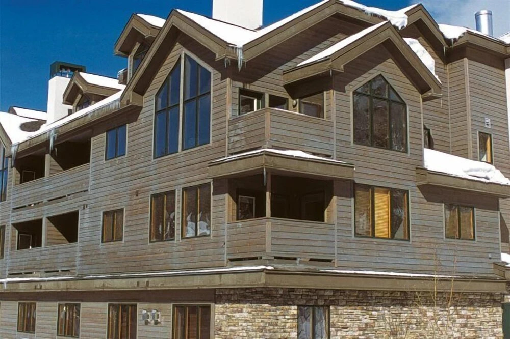 Studio Colorado Vacation Rental Located Near River Run Village With Hot Tub And Pool Access