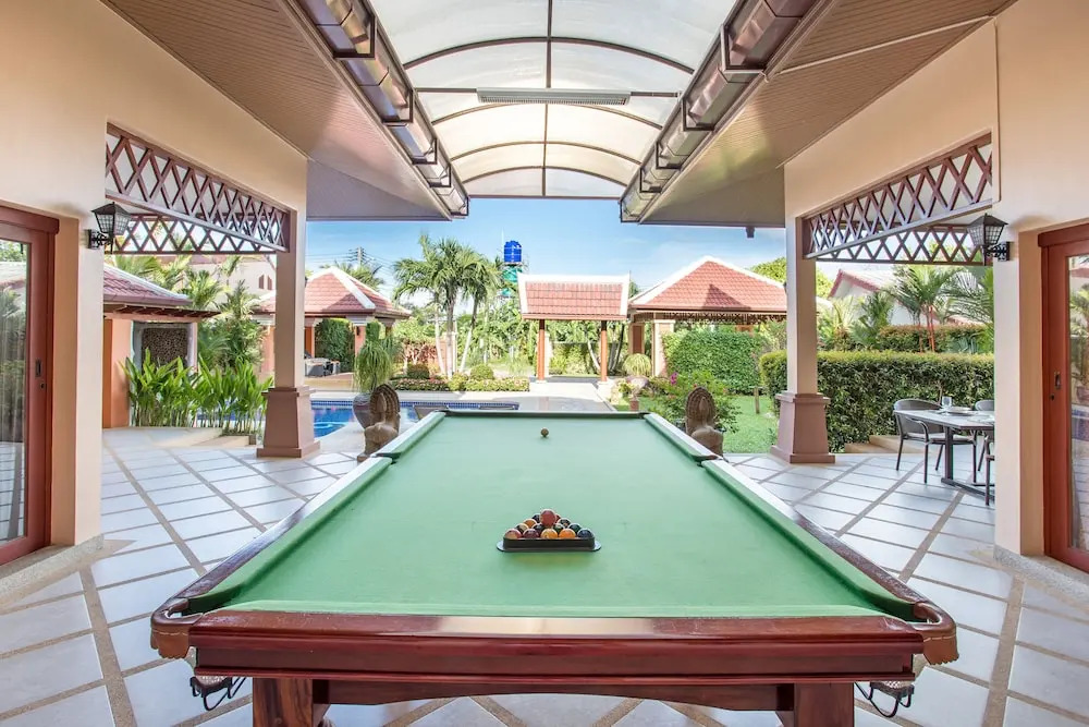 Beautiful 5BR Villa Felicity, Pool & Garden, near Naiharn