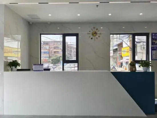 Xuanxi Hotel (Old Town Center Lijingmen Cross Street)