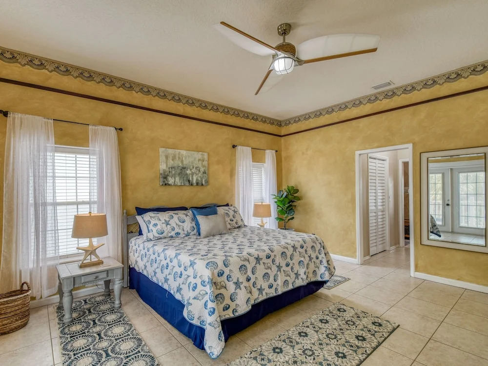 Snowbird Availability! Ocean Street By Beach 4 Bedroom Home