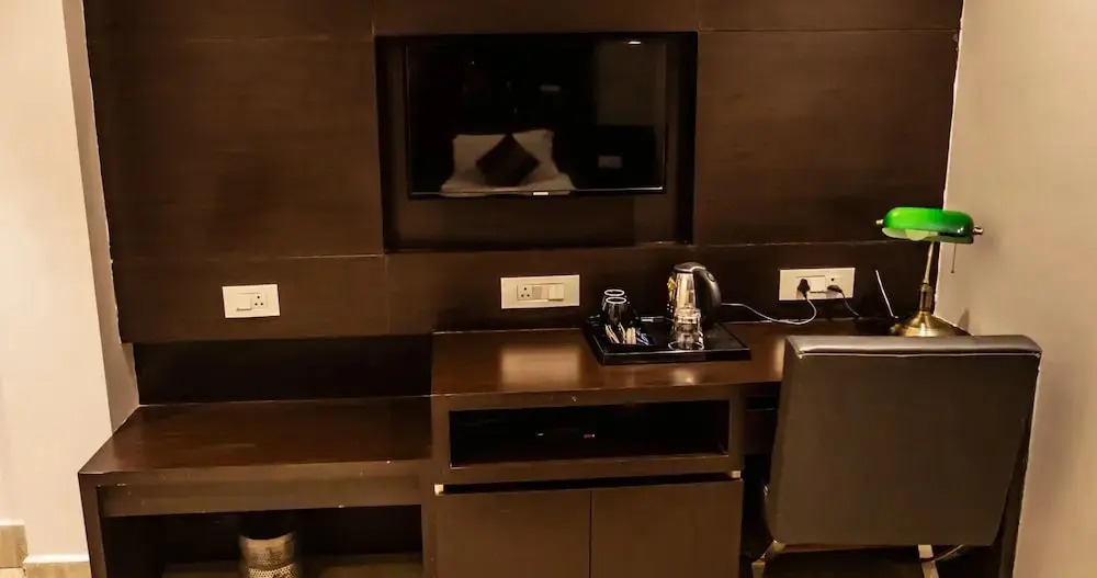 Hotel Crossroad by OYO Rooms