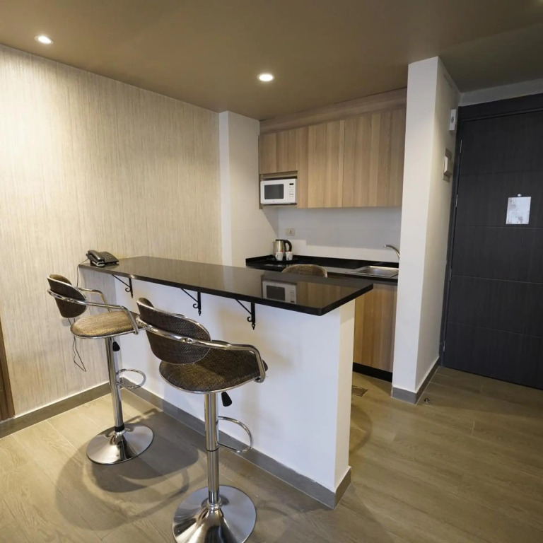 Red Carpet Hotel & Suites