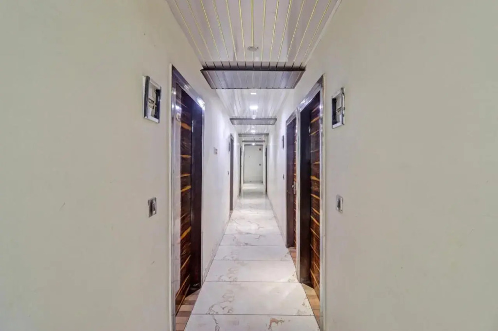 OYO 26766 Laxmi Abode