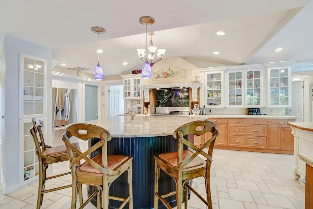 1034 Dolphin Dr