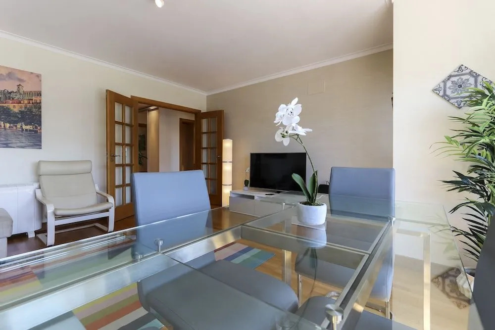 Bellevue Apartment by Homing