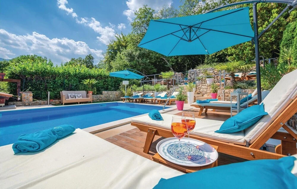 Stunning Home in Icici With Wifi and 4 Bedrooms
