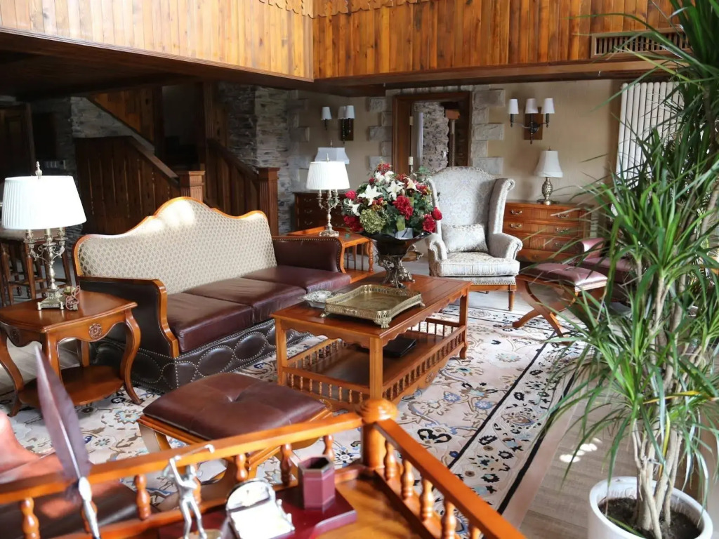 Spring Legend Holiday Hotel