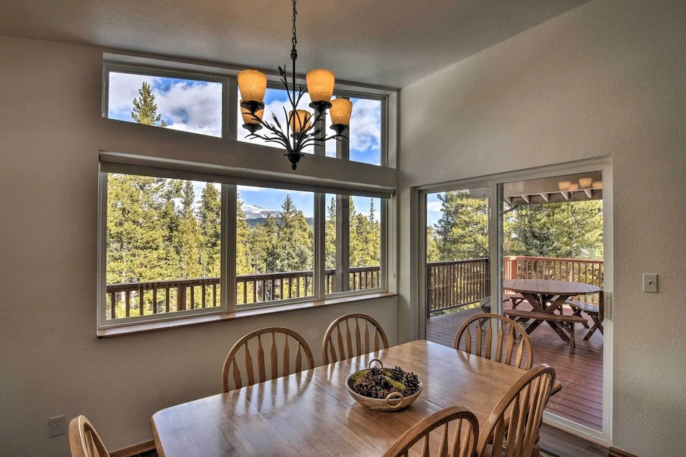 24-0107 16-acre Fairplay Cabin w/ Mountain Views!