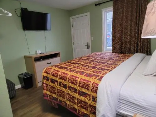 Plaza Motel