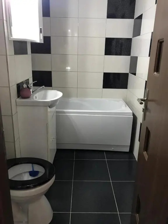 Apartament Untold