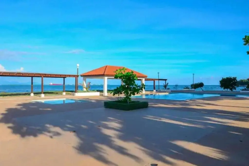 2-Bed Villa Sleeps 4 with Pool & Parking