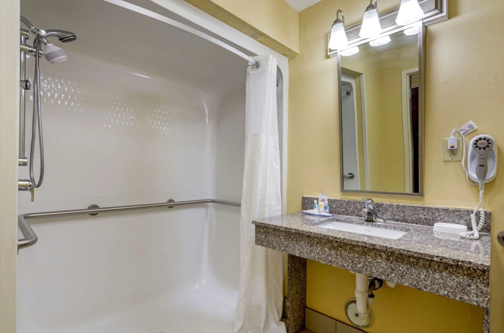 Comfort Inn & Suites Hillsville I-77