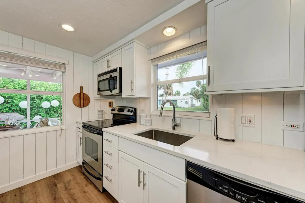 Blue Egret 306 - 61st St Unit A East