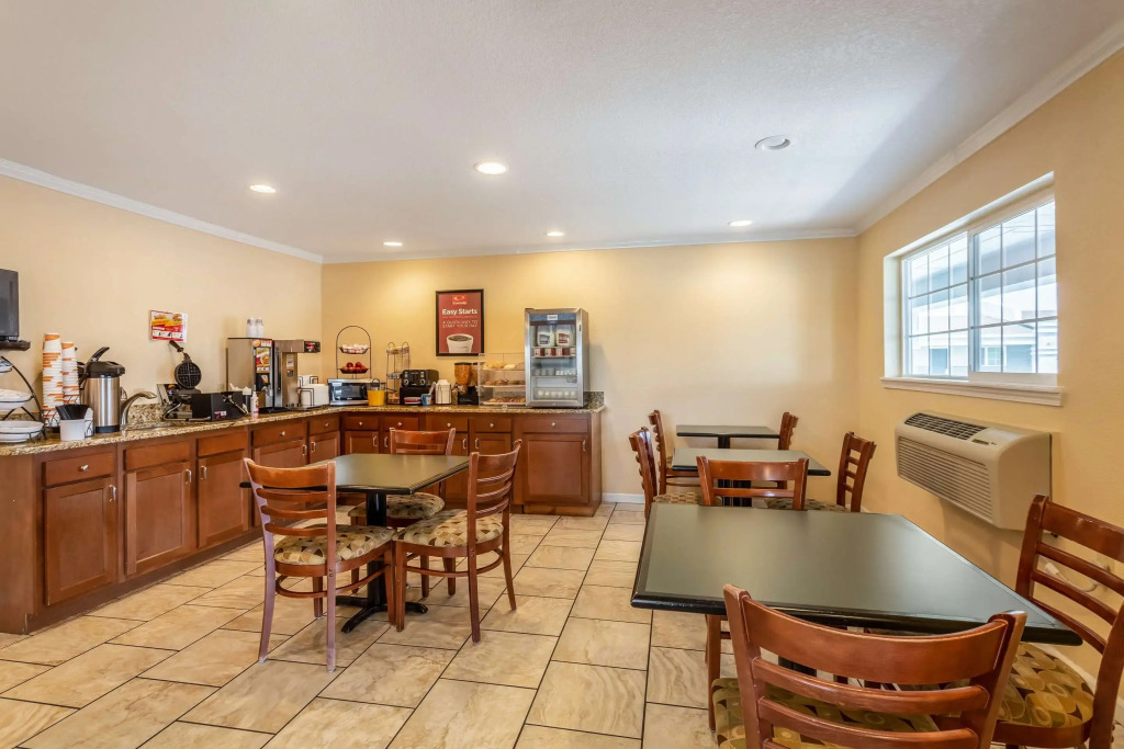 Econo Lodge Inn & Suites Santa Rosa