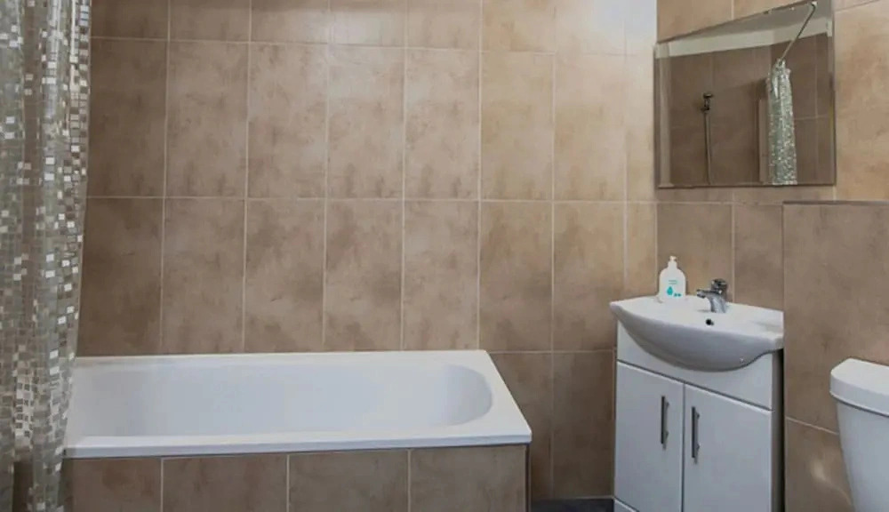 Twin Ensuite Bedroom at Rathbone place